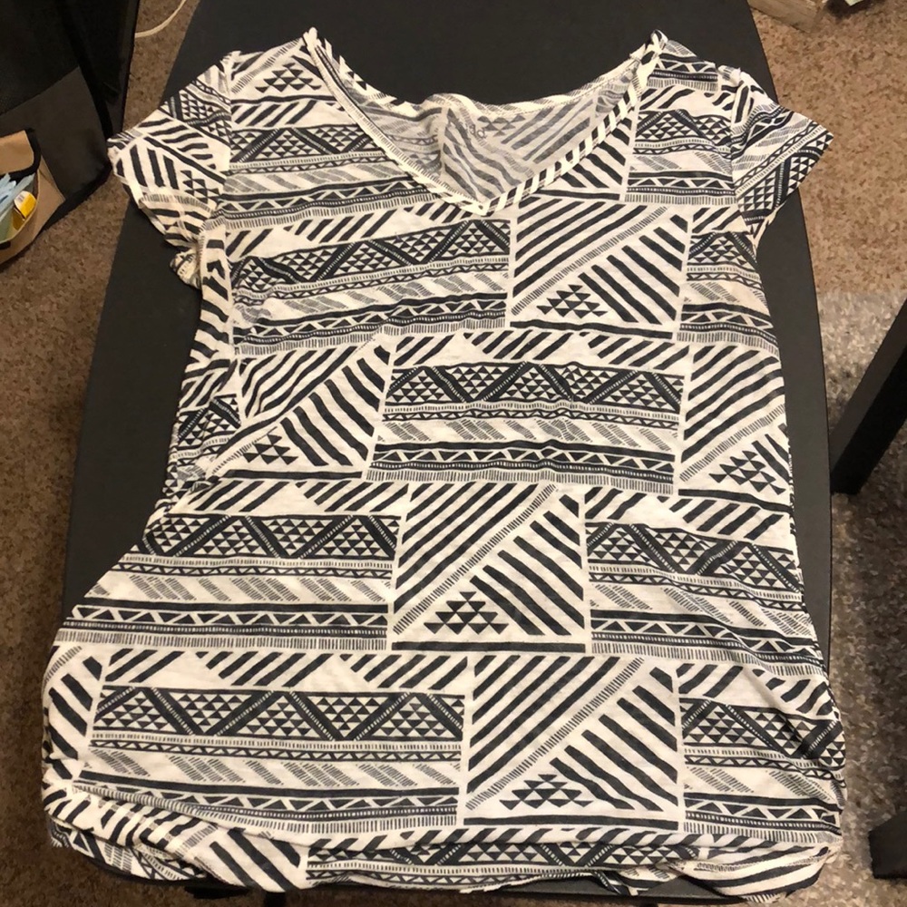 Geometric tee